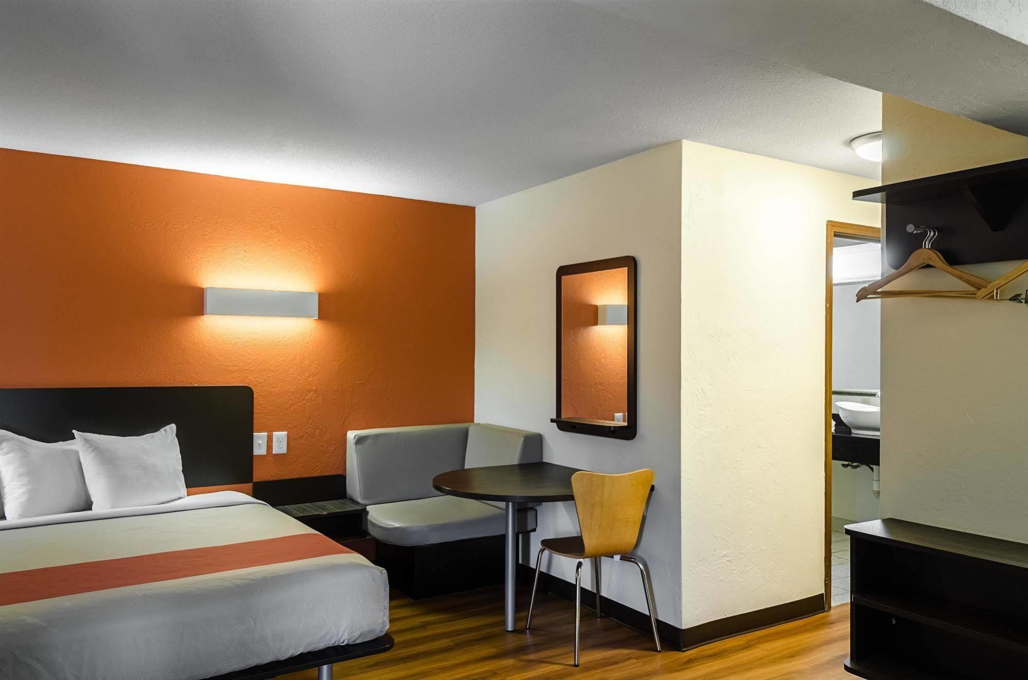 Motel 6 - Westborough Boston Northborough Exterior photo